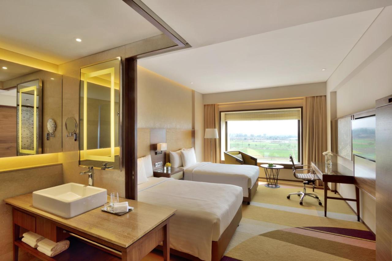 Courtyard By Marriott Raipur Hotel Kültér fotó