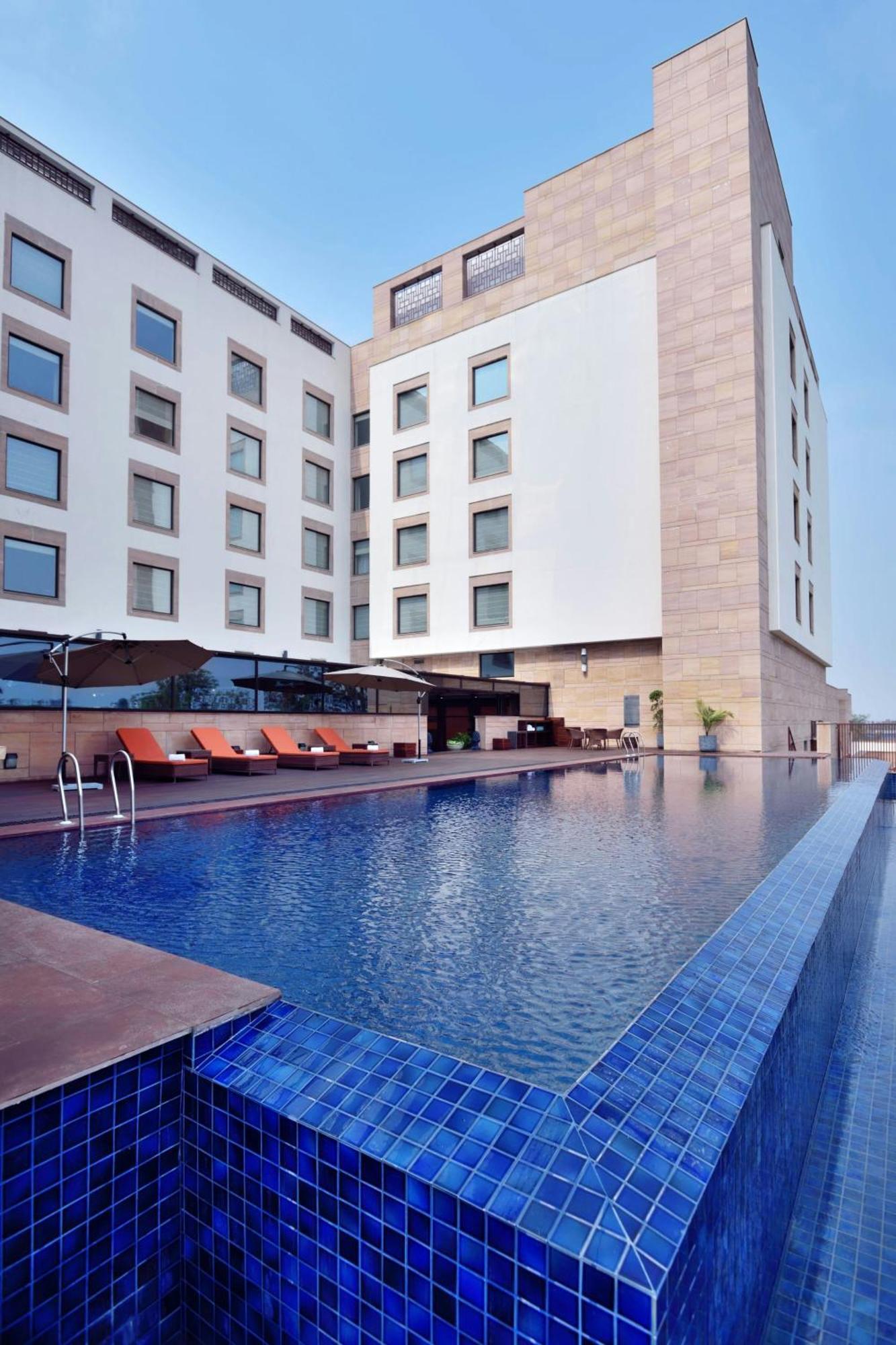 Courtyard By Marriott Raipur Hotel Kültér fotó