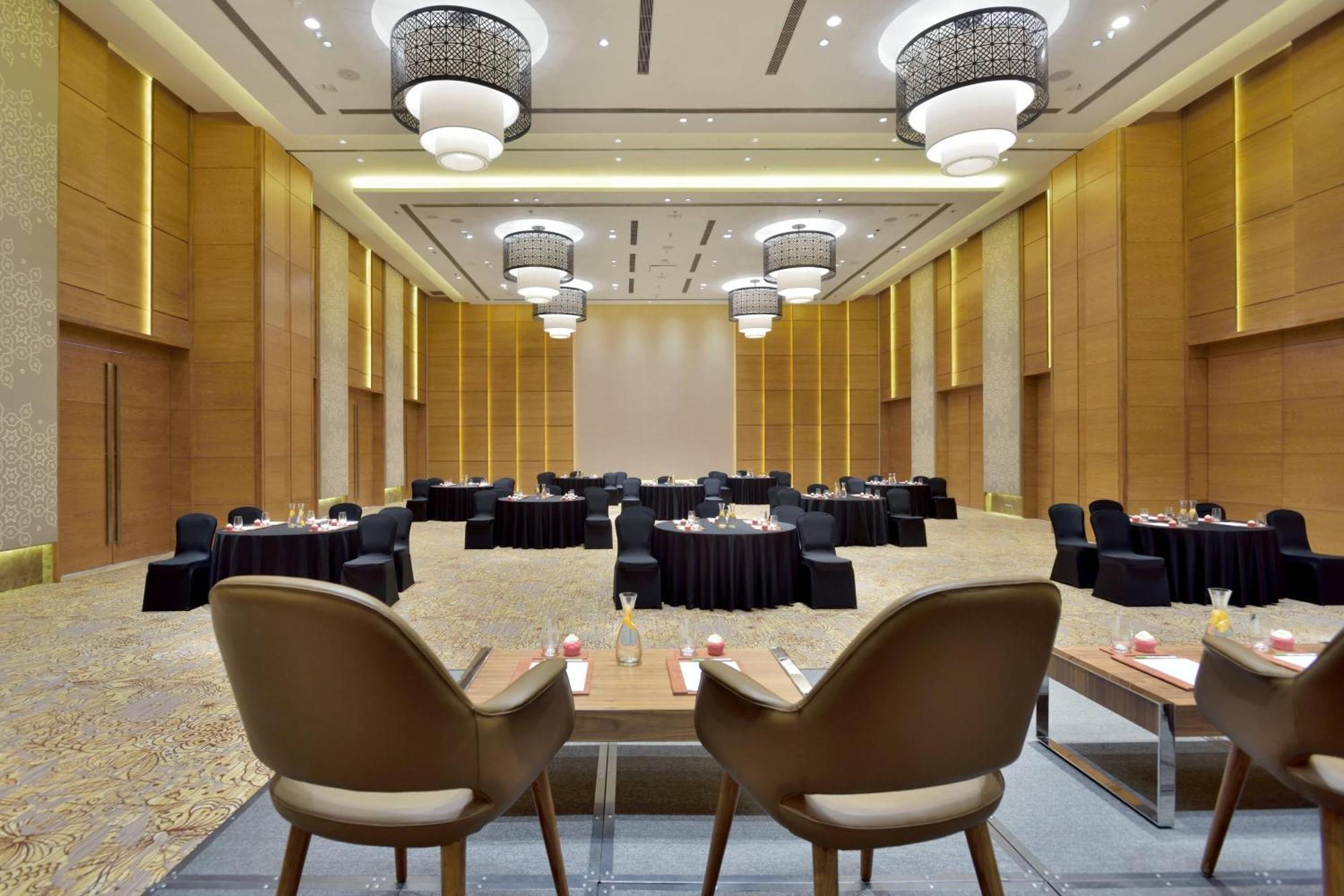 Courtyard By Marriott Raipur Hotel Kültér fotó