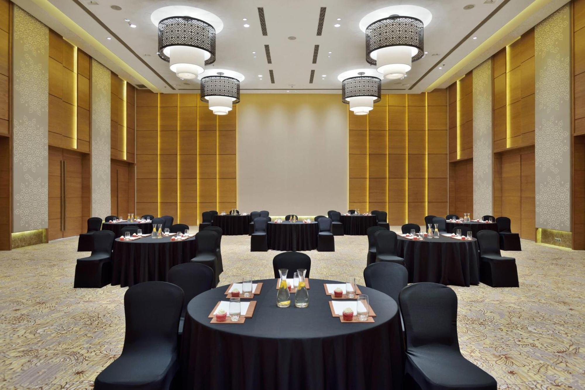 Courtyard By Marriott Raipur Hotel Kültér fotó