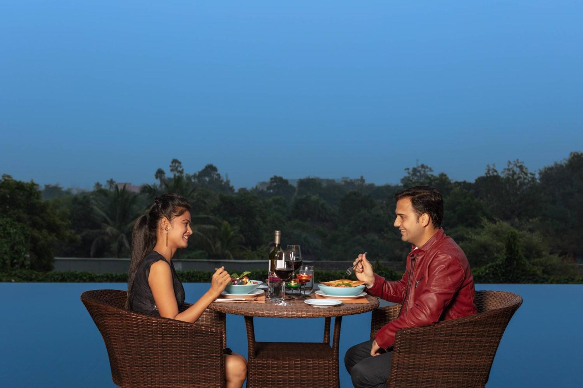 Courtyard By Marriott Raipur Hotel Kültér fotó