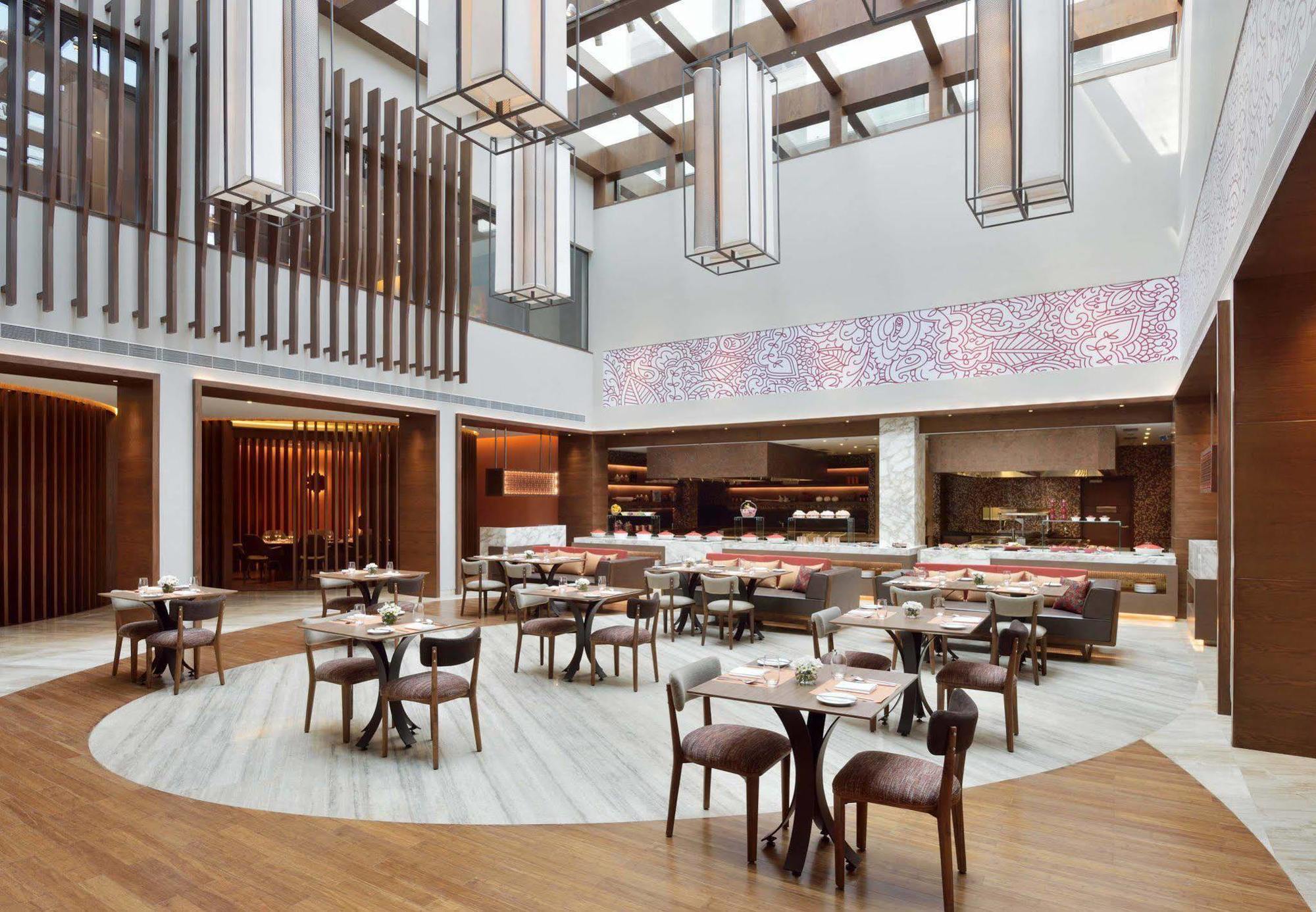 Courtyard By Marriott Raipur Hotel Kültér fotó