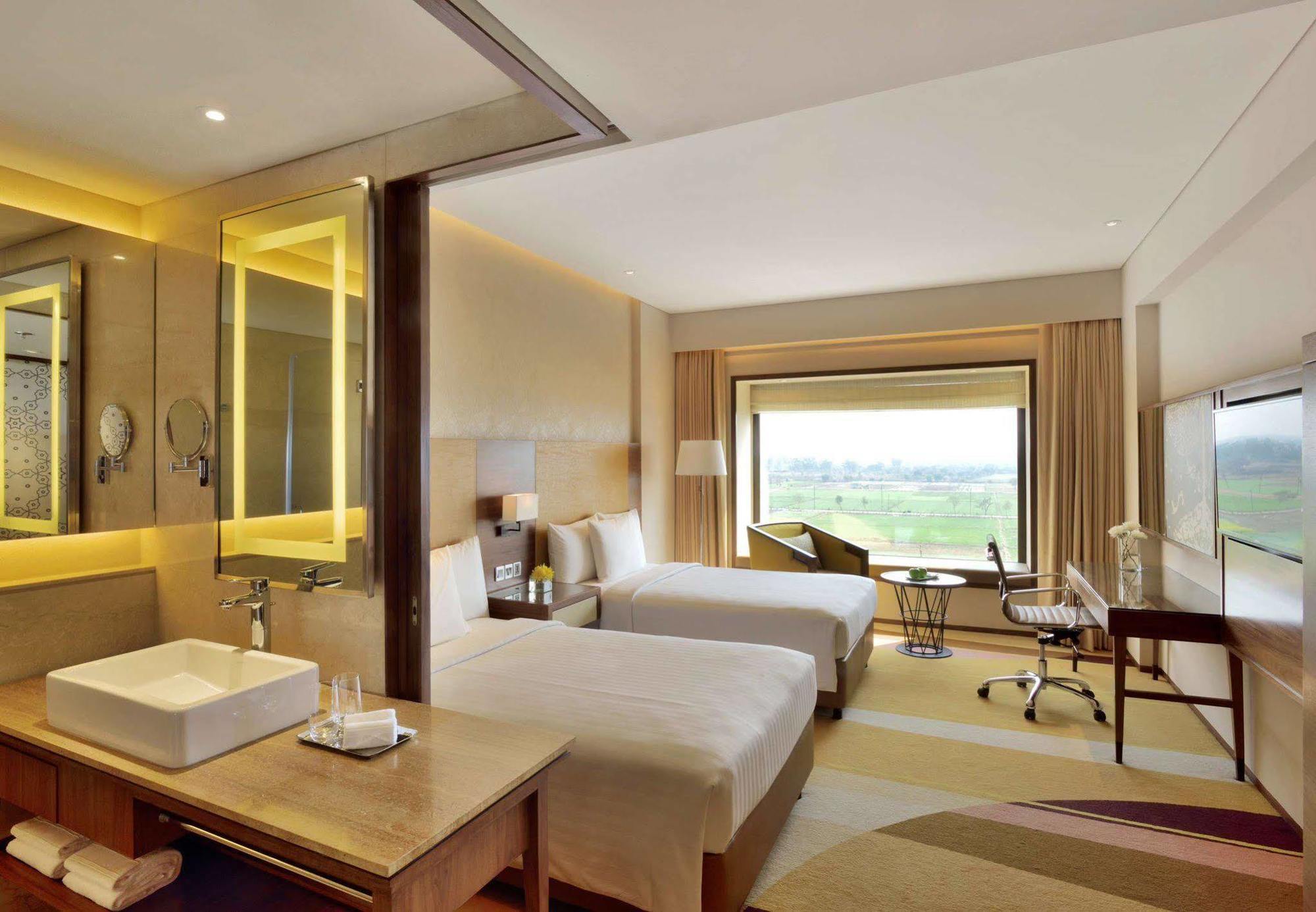 Courtyard By Marriott Raipur Hotel Kültér fotó