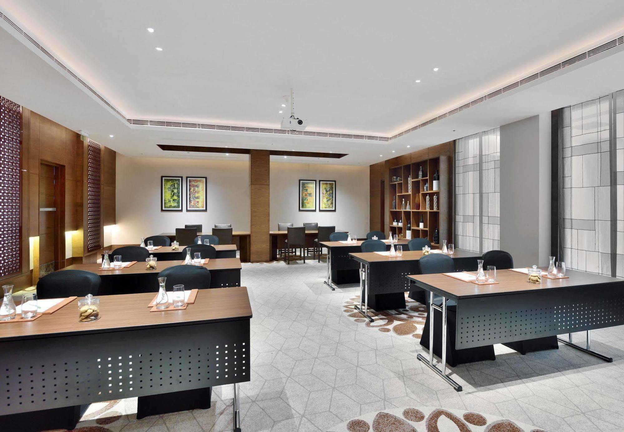 Courtyard By Marriott Raipur Hotel Kültér fotó